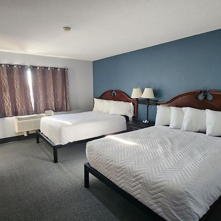 The Oasis Hotel & Bar Sheboygan Falls Экстерьер фото