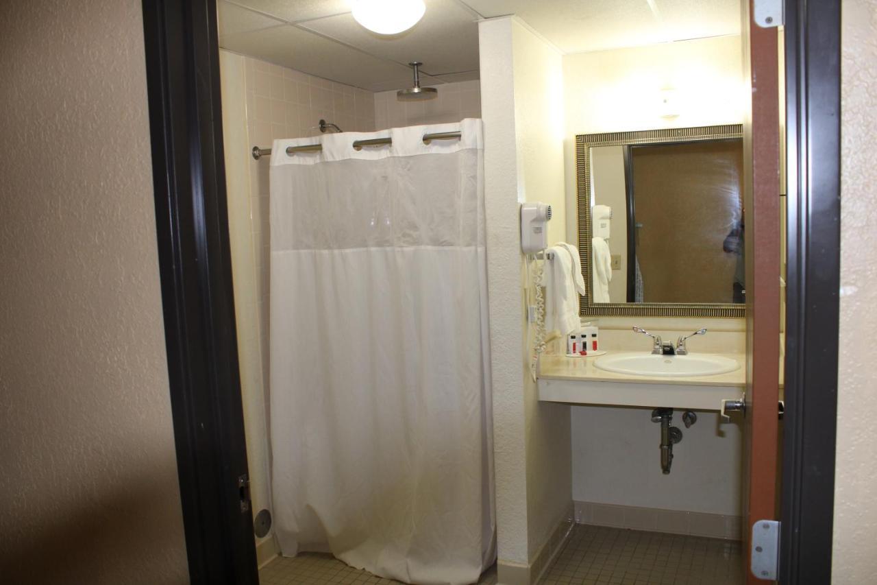 The Oasis Hotel & Bar Sheboygan Falls Экстерьер фото