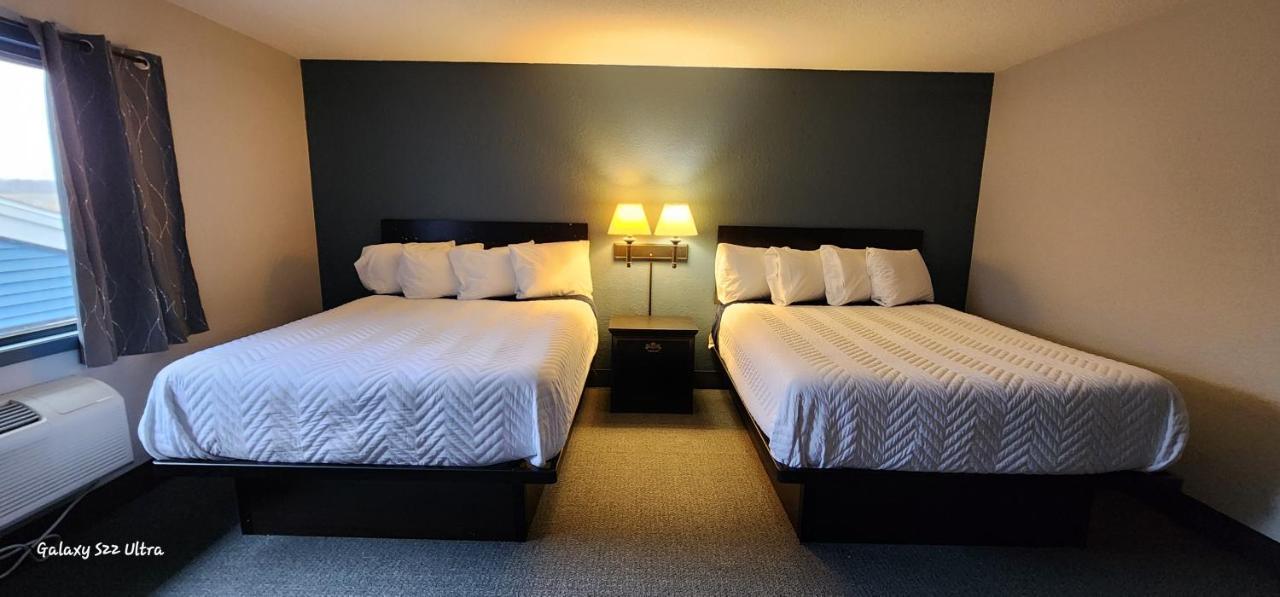 The Oasis Hotel & Bar Sheboygan Falls Экстерьер фото