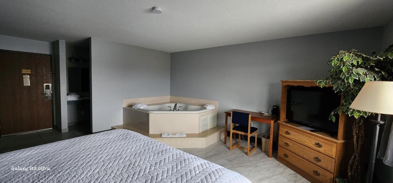 The Oasis Hotel & Bar Sheboygan Falls Экстерьер фото