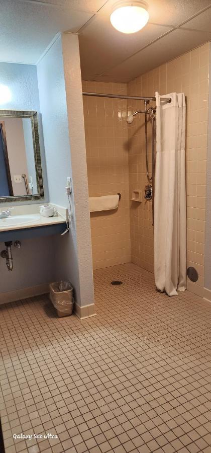 The Oasis Hotel & Bar Sheboygan Falls Экстерьер фото