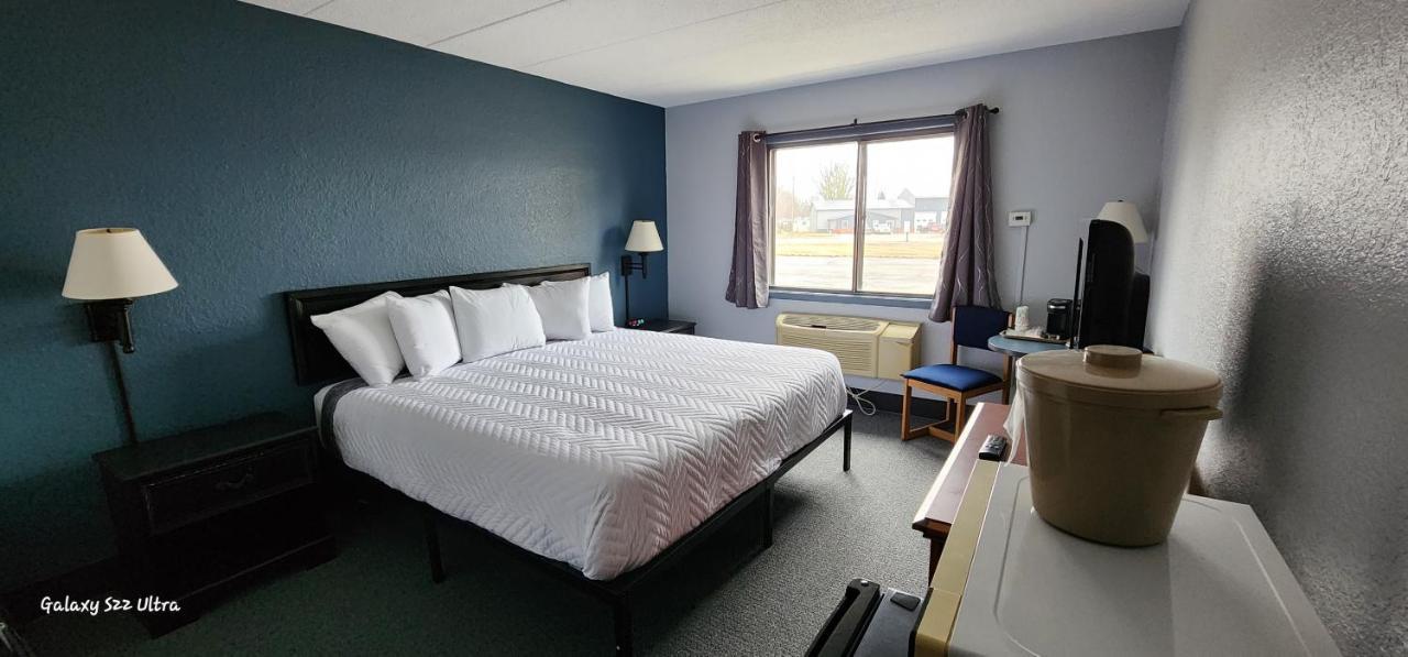The Oasis Hotel & Bar Sheboygan Falls Экстерьер фото