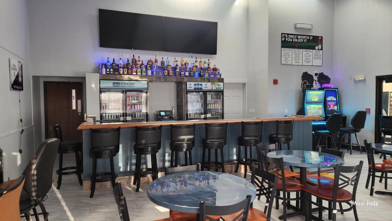 The Oasis Hotel & Bar Sheboygan Falls Экстерьер фото