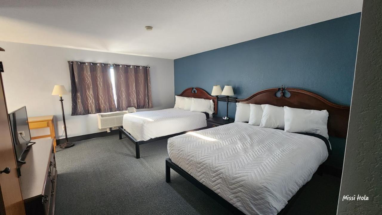 The Oasis Hotel & Bar Sheboygan Falls Экстерьер фото