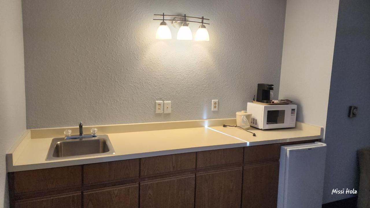The Oasis Hotel & Bar Sheboygan Falls Экстерьер фото