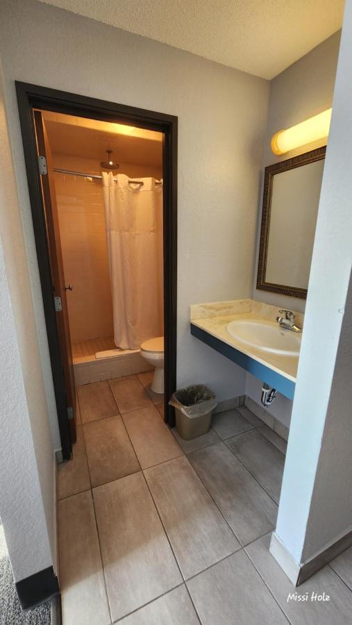 The Oasis Hotel & Bar Sheboygan Falls Экстерьер фото